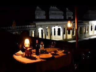 Hôtel Ravla Khempur à Udaipur Extérieur photo